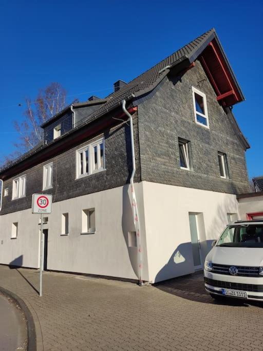 Kinderklinik, 600M Zum Bahnhof 2B ジーゲン エクステリア 写真
